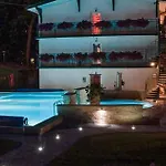 Lovely In With Swimming Pool 펜션 *